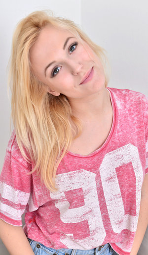 18 year old black girl Nia Nacci doffs school clothes to poses naked